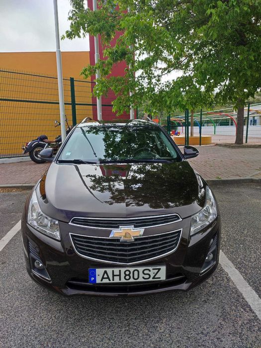 Chevrolet Cruze 2.0 Diesel, ano 2014, caixa manual e 252.000 km.