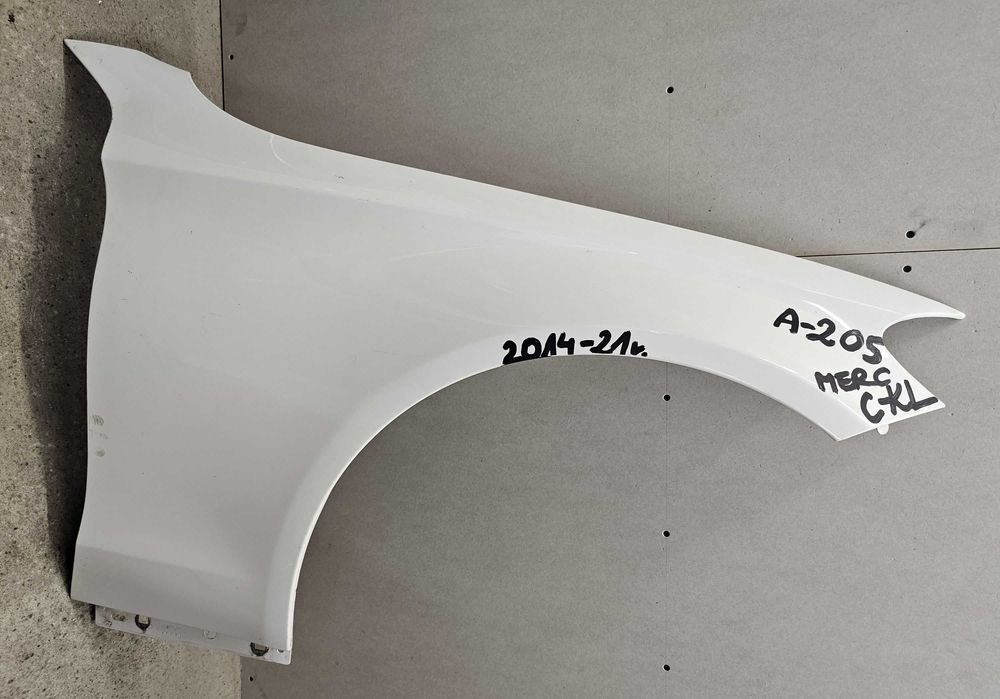 Mercedes C-klasa W205 błotnik przód przedni prawy 14-21 r.