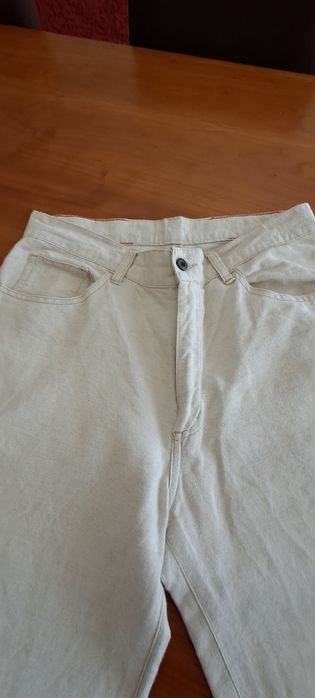 Calças de várias marcas e cores