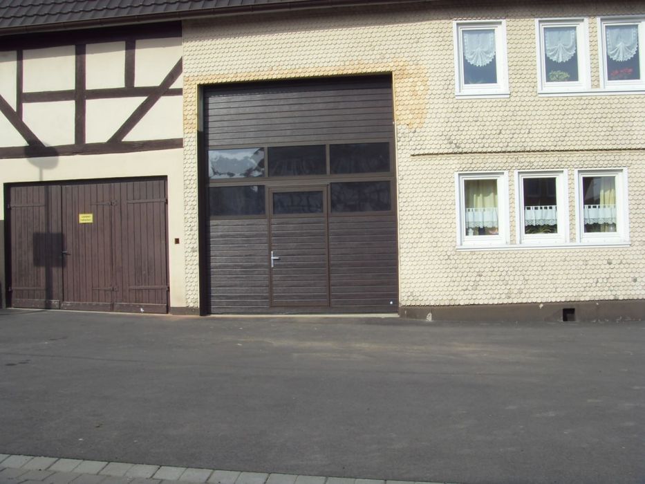 Секційні гаражні та промислові ворота / автоматика