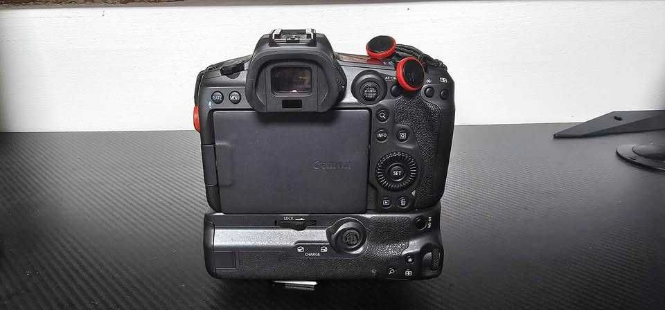 Canon EOS R5 + punho (2 baterias)
