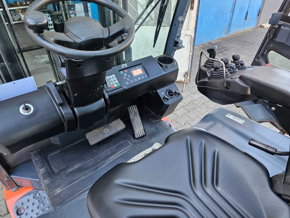 Wózek widłowy 2,5t Toyota 8FBMT25 2018 UDT niski przebieg kabina serwi