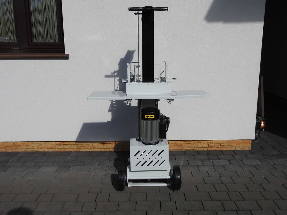 Łuparka do drewna Lumag, rębak, duży nacisk tłoka 8 ton, na prąd 230V