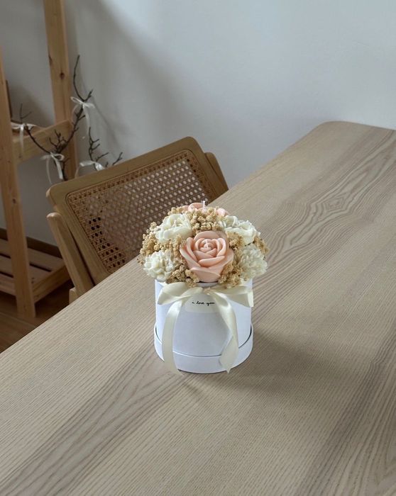 Bouquet de flores e velas / Caixa de flores e velas