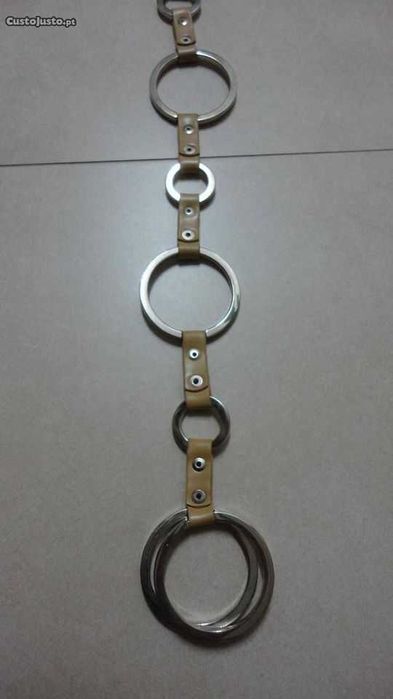 Cinto de senhora bege em pele com argolas