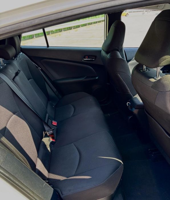 Оренда авто Prius