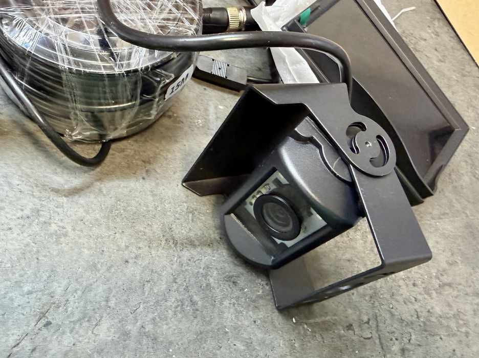 Conjunto monitor e câmara marcha atrás