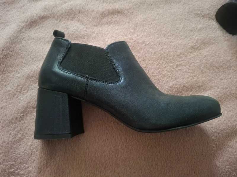 Lśniące "brokatowe" botki Venezia, rozmiar 37