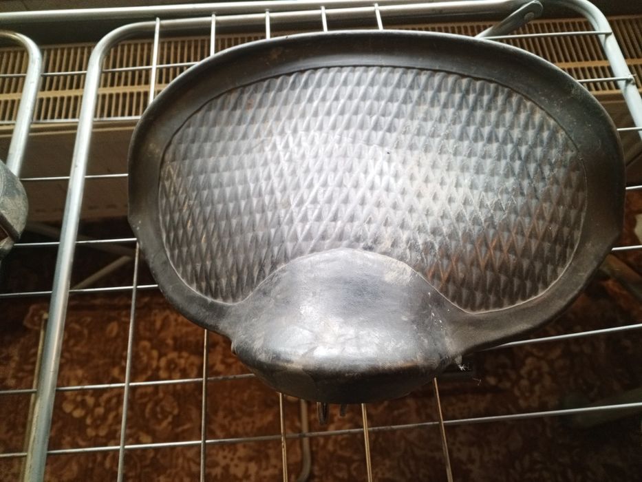 Сидіння лопухи на мотоцик.