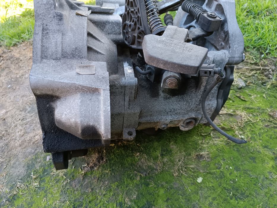 Skrzynia biegów kjf VW passat b6 yeti 2.0tdi cr