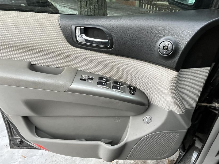 Продам Kia Carnival