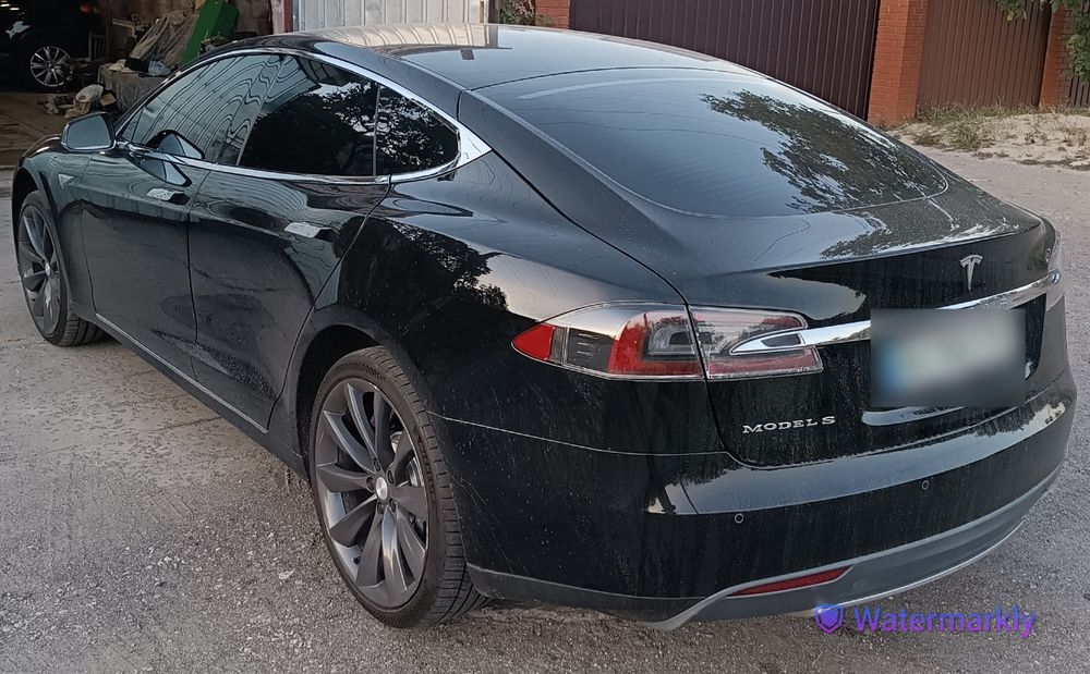 Продам електромобіль Tesla model S Европа 85 кВт батарея.