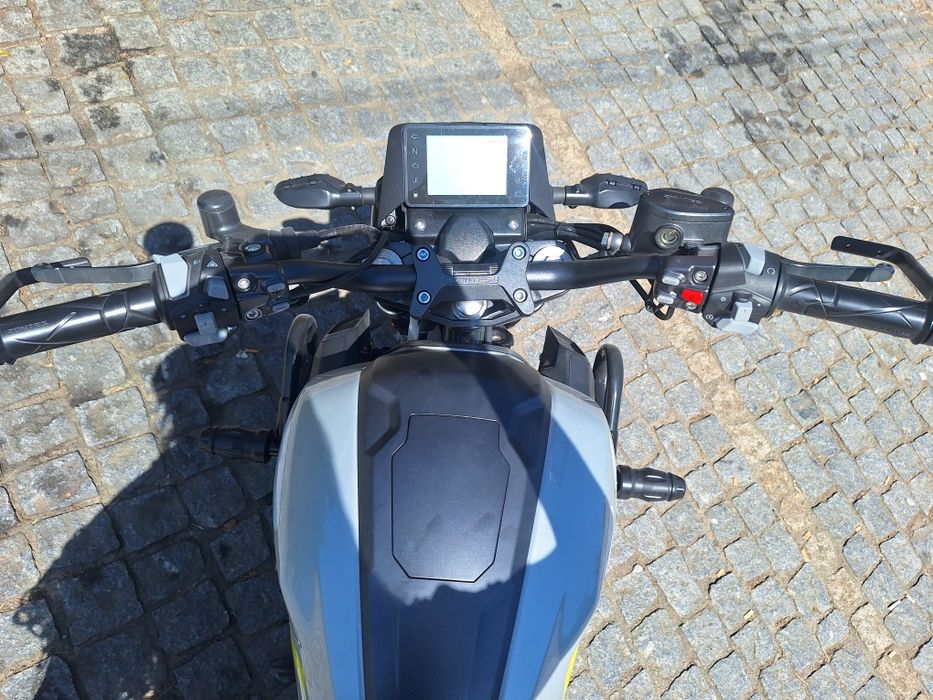 Zontes 125 GK – Estilo, Potência e Economia numa só moto!"*