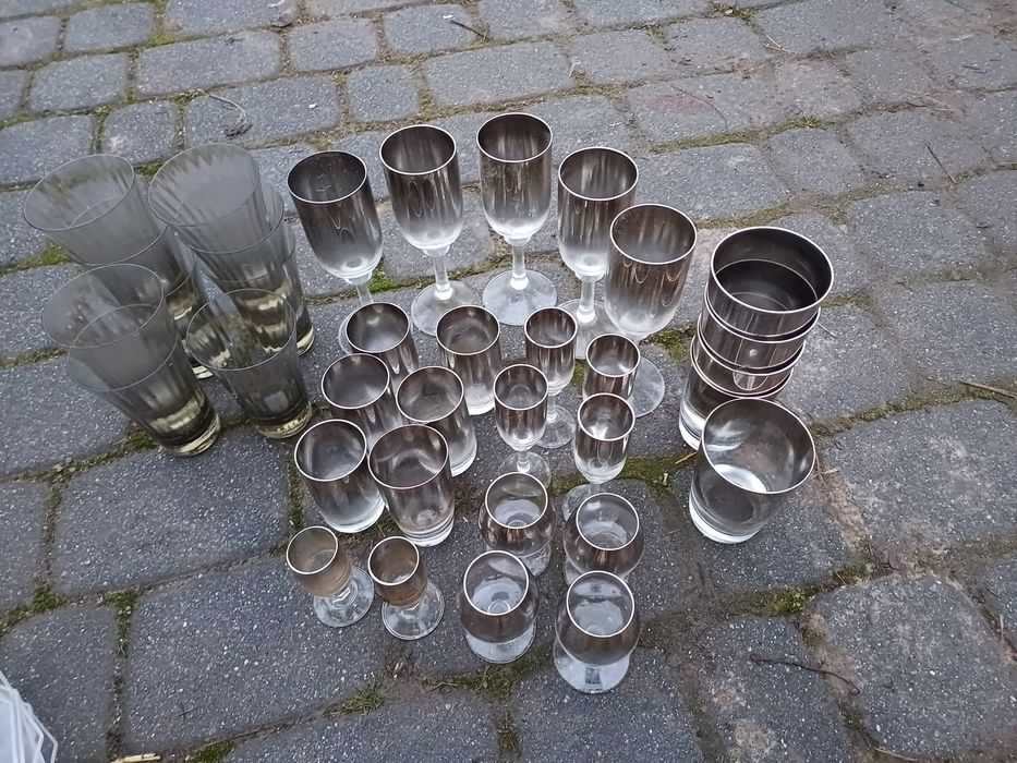 Zestaw szklanek i kieliszków dymionych PRL