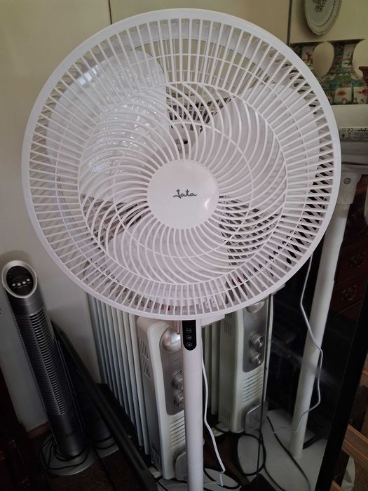 Ventoinha de pé com comando