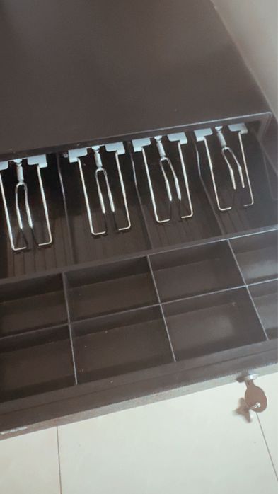 Selling cash drawer and receipt printer, used but like new, from a restaurant64586024029315123