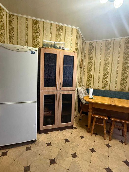 Продаж просторого будинку з ремонтом, автономією та гаражем у будівлі!