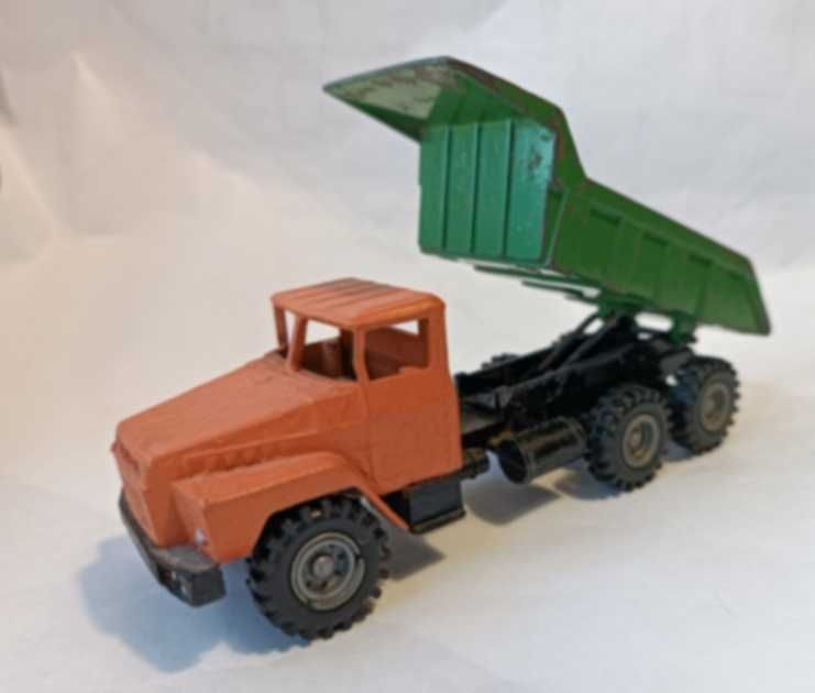 Військова техніка. Самоскид на базі КрАЗа.