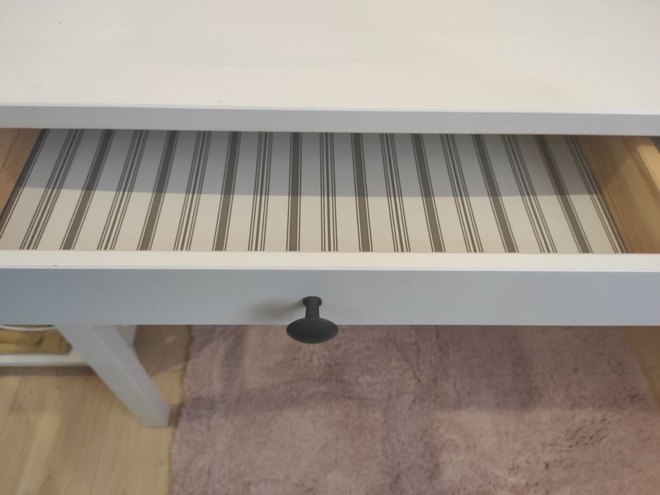 Secretária IKEA HEMNES + cadeira SKRUVSTA cinza