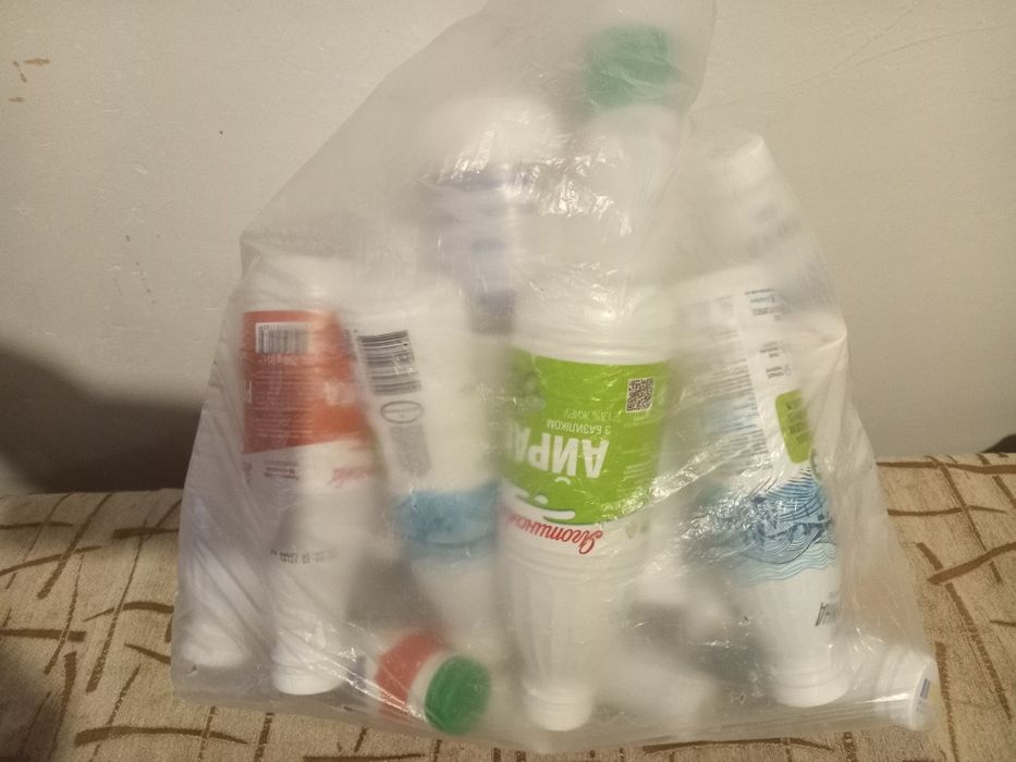 Пусті пляшки, чисті, сухі.