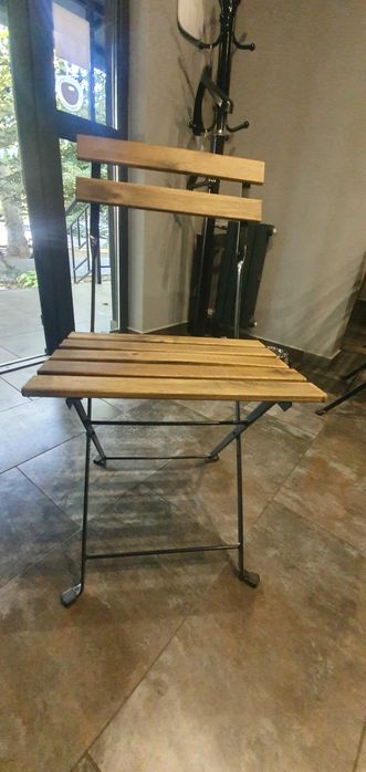 Стіл та стільці для літнього майданчика