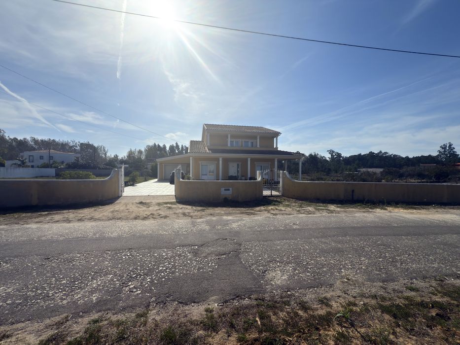 Moradia T4 Isolada com 2.235 m² de Terreno em Mira