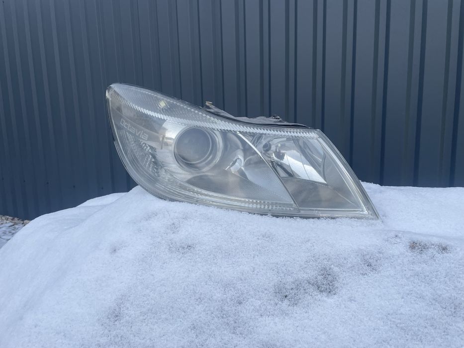 Фара права Skoda Octavia A5 Fl