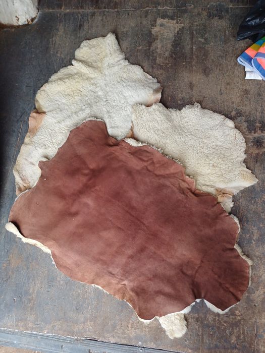 Skóra z owcy 3 szt. owcza barana dywanik naturalne PRL futro wełna koc