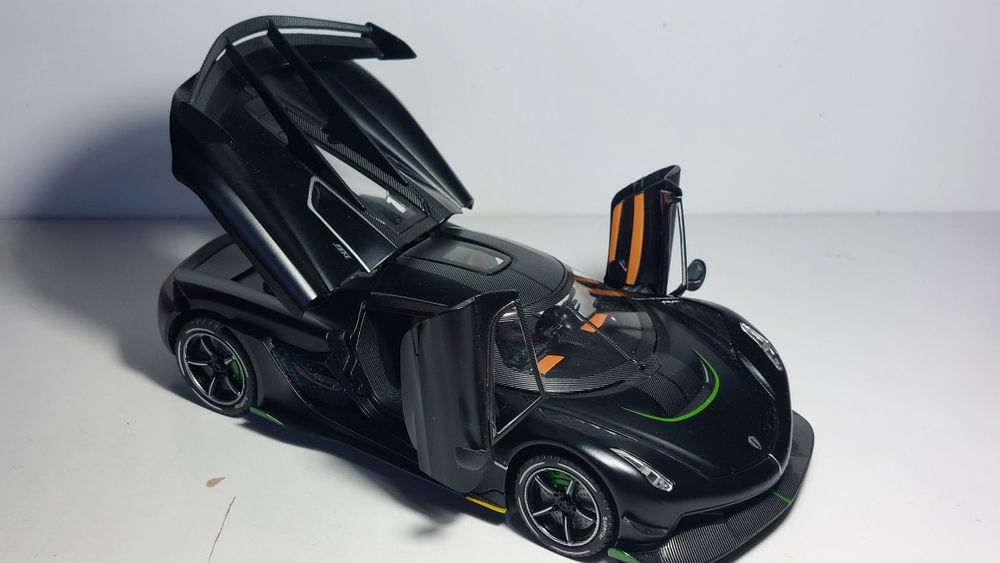 Miniatura automovel Koenigsegg Jeko
