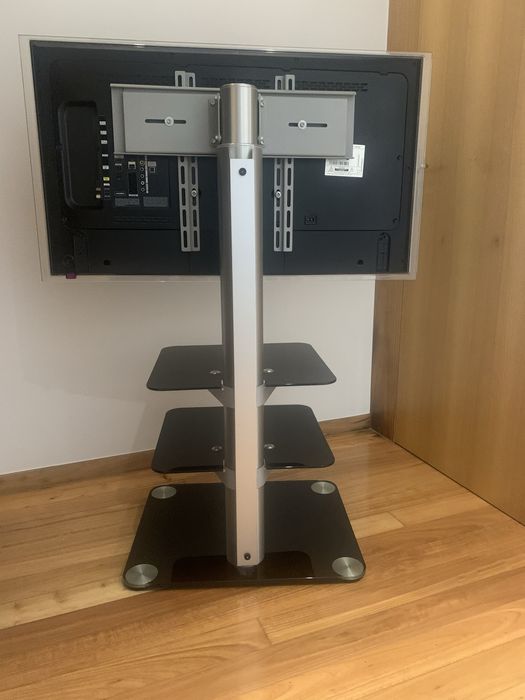 Móvel de TV  muito seguro e resistente.