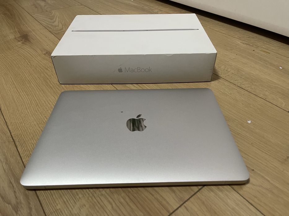 Macbook 12 Apple 8 gb  mobilny mały piekny i poreczny.