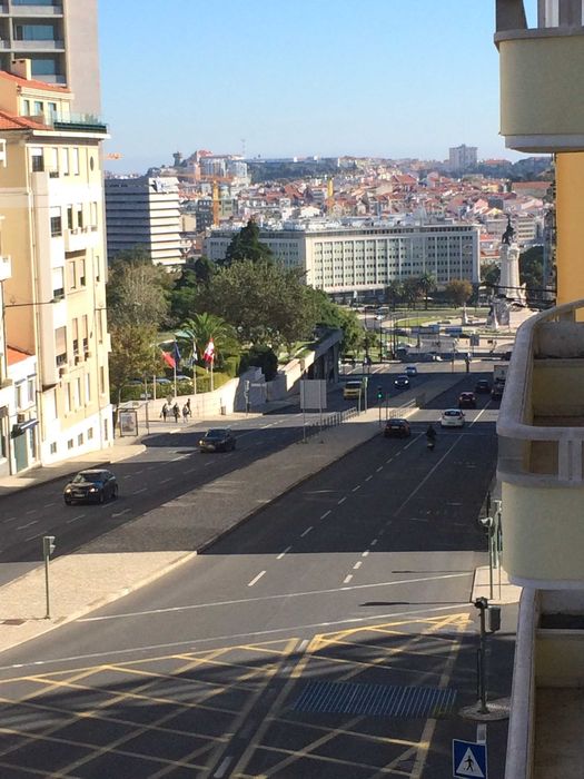 Quarto individual junto METRO Marques Pombal e Amoreiras