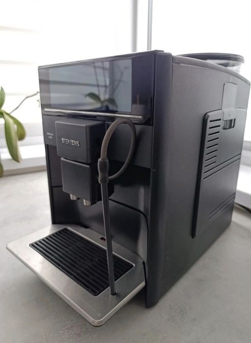 Sprzedam ekspres do kawy EQ6 plus s 100 Simens