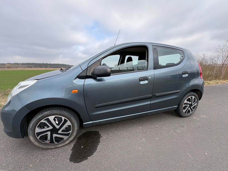 Suzuki Alto SUZUKI ALTO- ekonomiczne , małe auto miejskie.