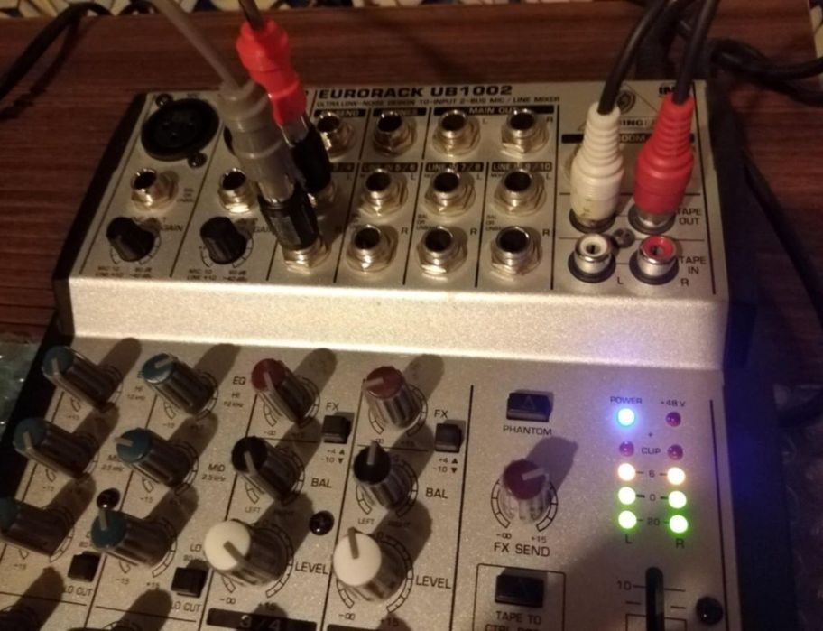 Mesa de estúdio behringer mod UB1002