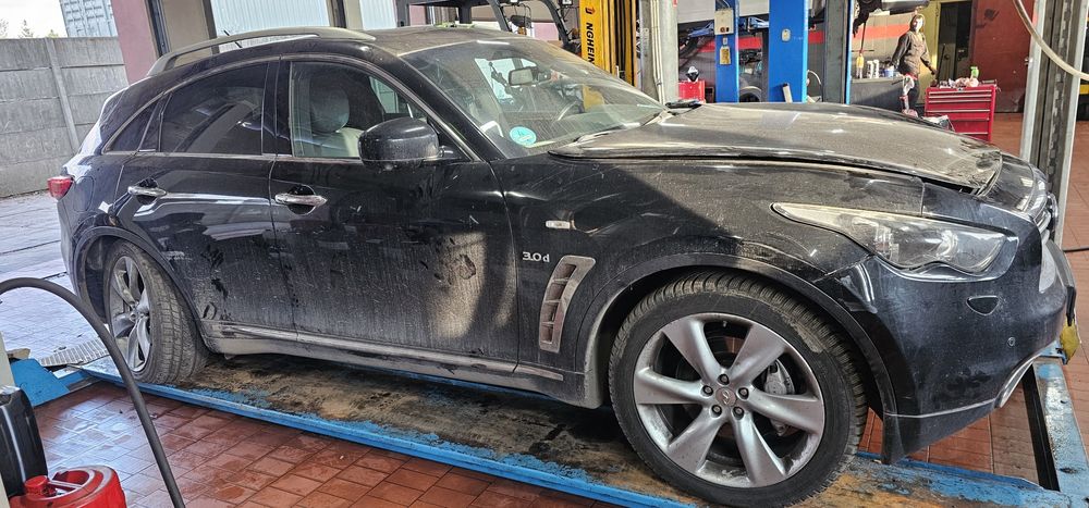 Infiniti QX70S 3.0 diesel 4x4