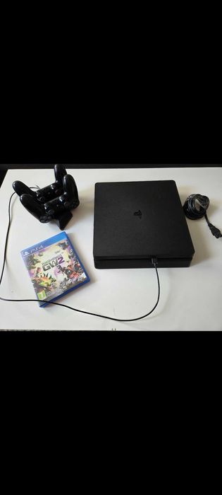 PS4 Slim 1TB + 2 oryginalne pady Sony + stacja ładująca + gr