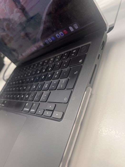 Macbook 14" 2023 | M3 Pro 36G Ram 1Tb Ssd  Midnight black