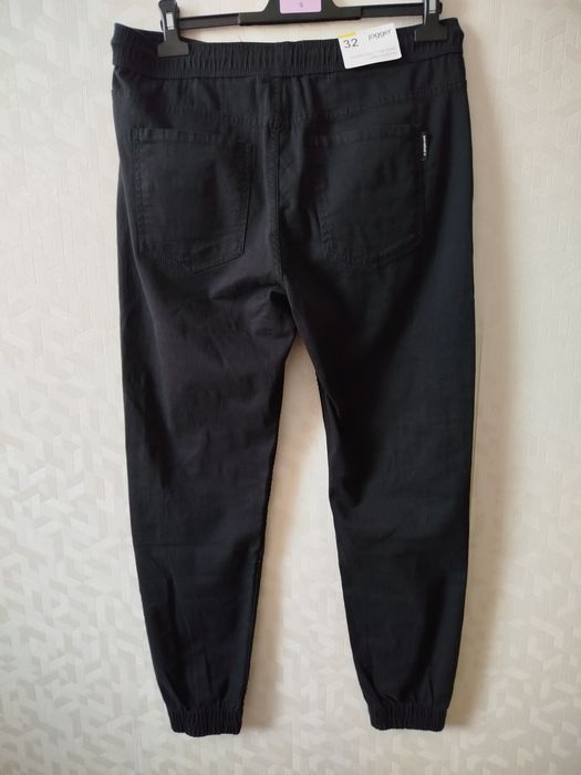 Nowe  czarne spodnie jogger rozmiar 32