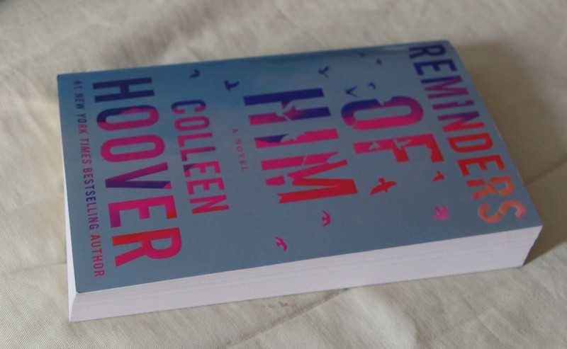 Livro "Reminders of Him" da Colleen Hoover