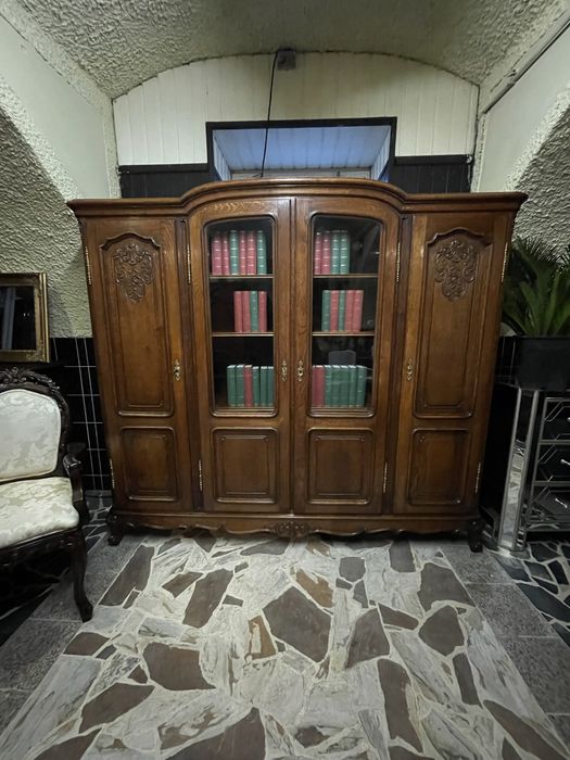 Biblioteka witryna  dębowa