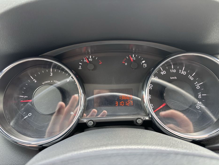 Пежо 3008 2009 року випуску