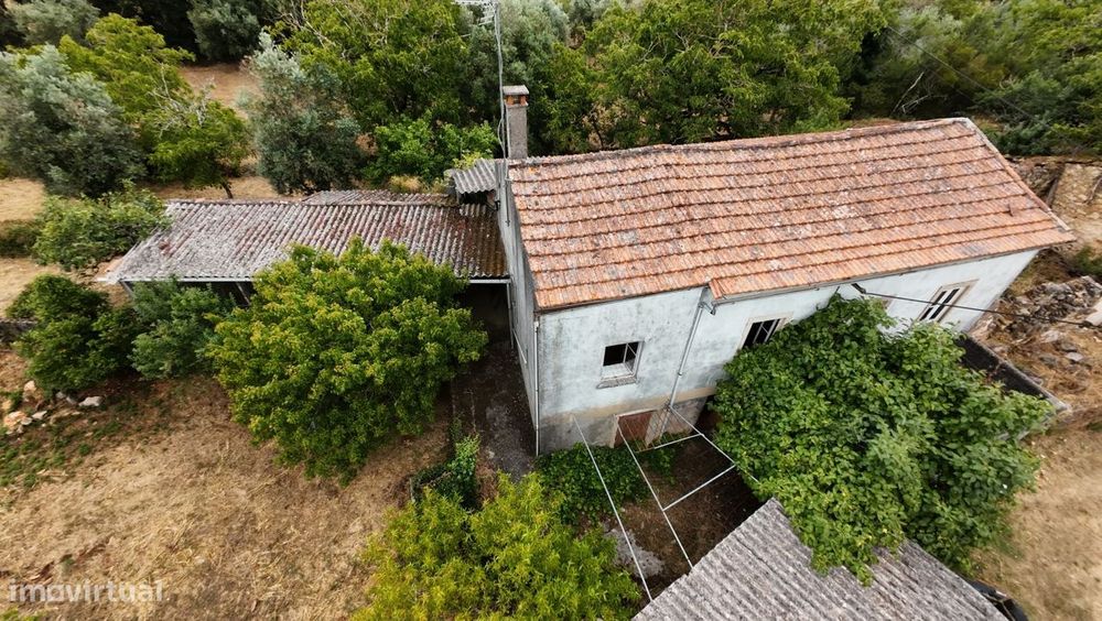 Casa de campo para restaurar em Chãos