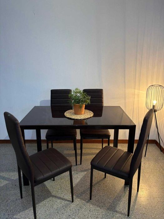 Mesa de vidro + 4 cadeiras acessíveis- envio gratis
