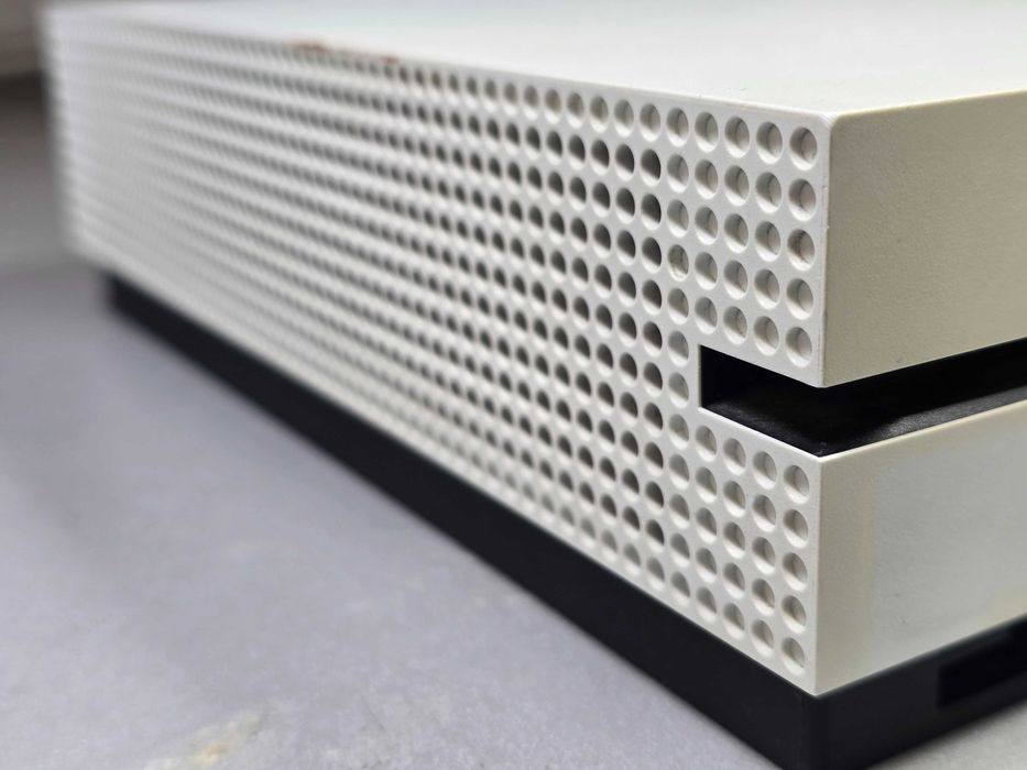 Xbox One S 500GB / okablowanie / Grade C /
