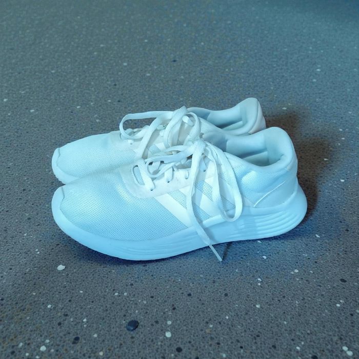 Кросівки Adidas жіночі білі розмір 37