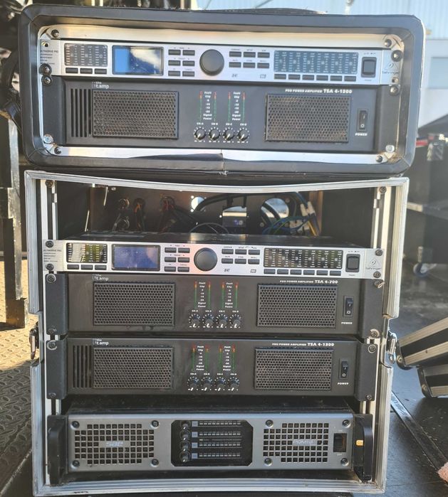 Palco Móvel Nissan Athleon, com Som, Vídeo e Luz