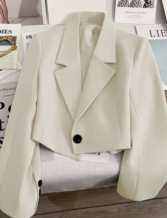 Укорочений піджак молочний короткий