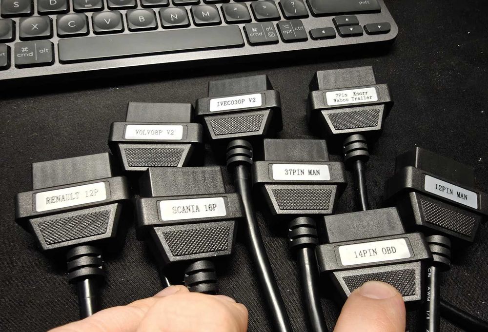 Interfejs diagnostyczny z zestawem 8 adapterów