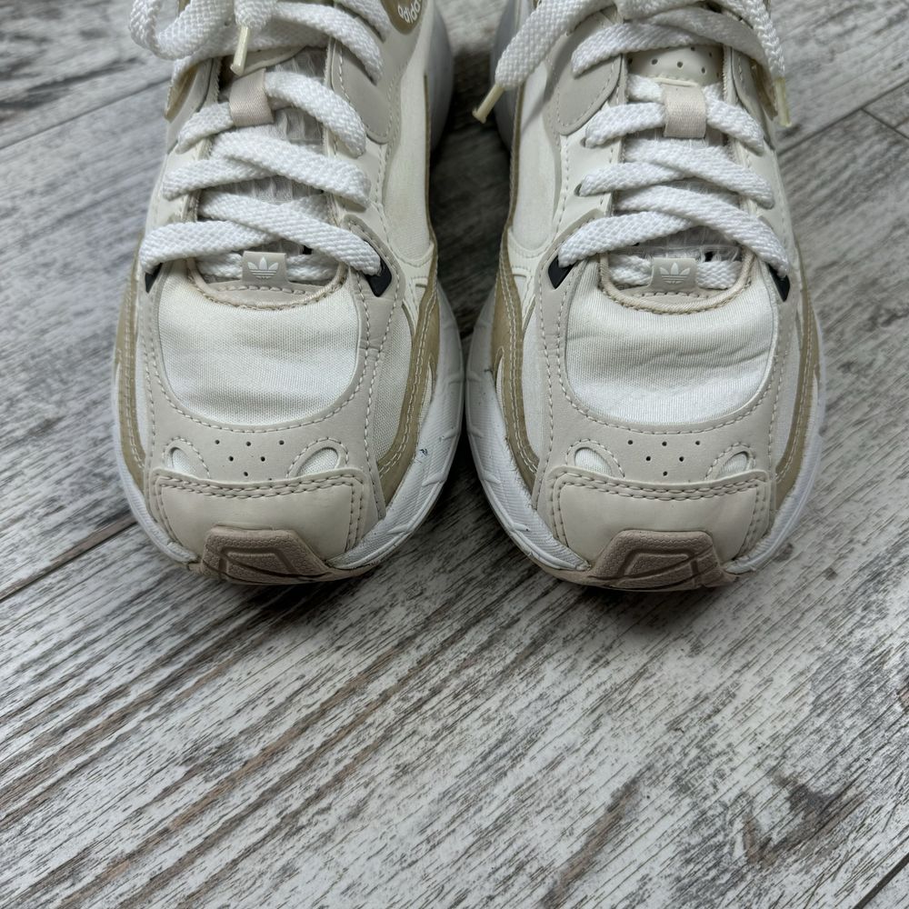 Adidas Astir Her Vegan HQ6670: 990 грн. - Кроссовки для